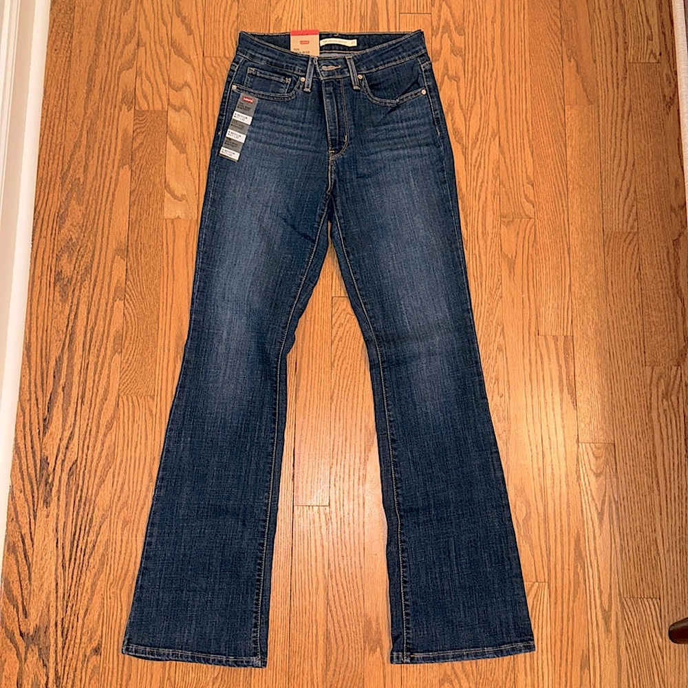NWT Levi’s 725 High Rise Bootcut Jeans - size 27